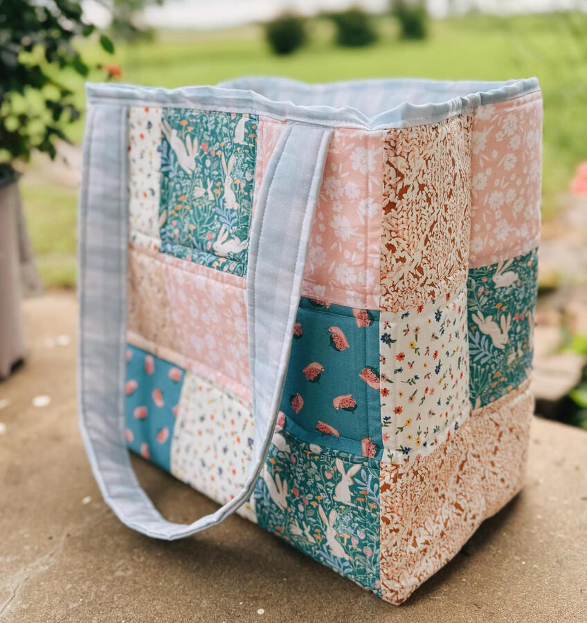 Quilted patchwork tote bag ✨ Spacious with two interior pockets Handmade and one-of-a-kind Custom fabric options available $90