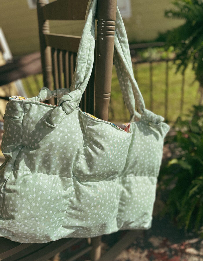 Quilted cloud bag ☁️ Original (10.5” x 15”) — $80 XL (14” x 21”) — $100 Custom fabric options available